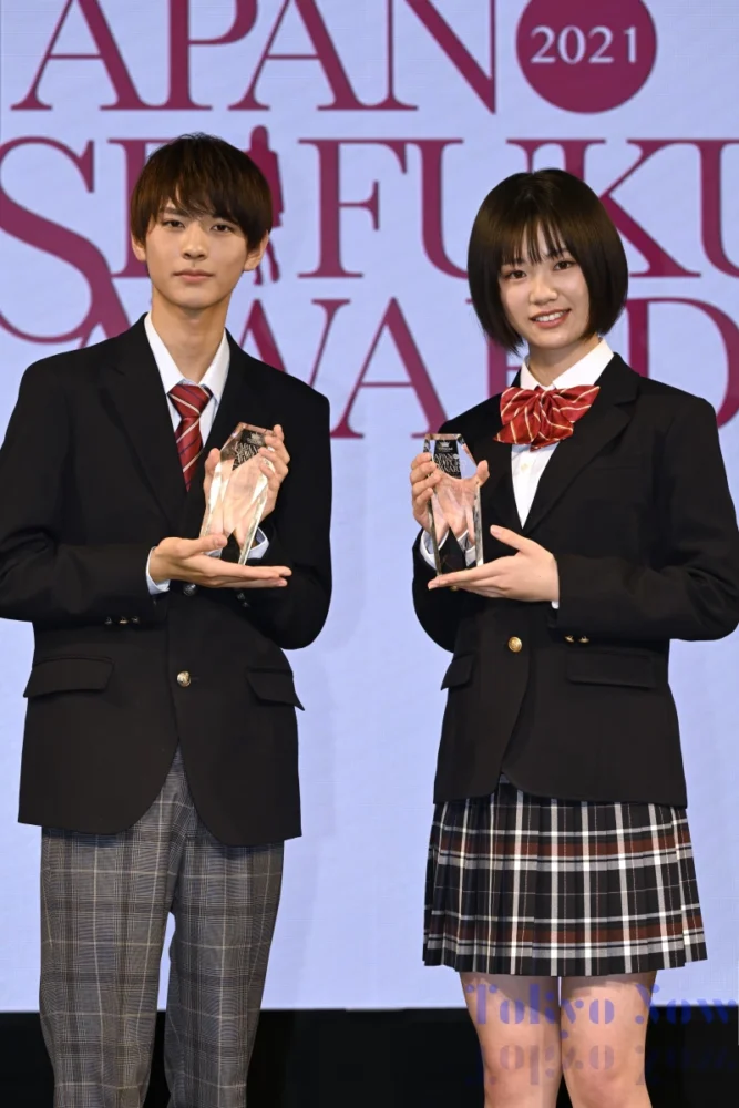 グランプリを受賞した酒寄楓太（高校1年）と竹内詩乃（高校3年） ©Tokyo Now