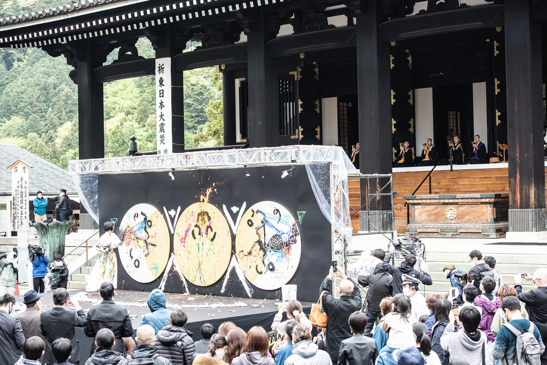 世界平和・コロナ終息を願い“日蓮聖人800年祈念”奉納ライブペイント