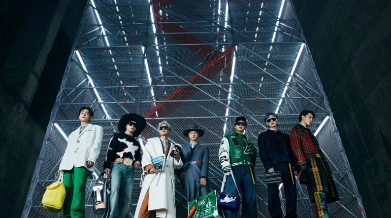 LOUIS VUITTON Men's Fall-Winter 2021 Show in Seoul with House Ambassadors BTS