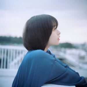 森七菜、YOASOBIのコンポーザーとしても活動するAyaseを迎えた新曲「深海」をデジタル配信リリース