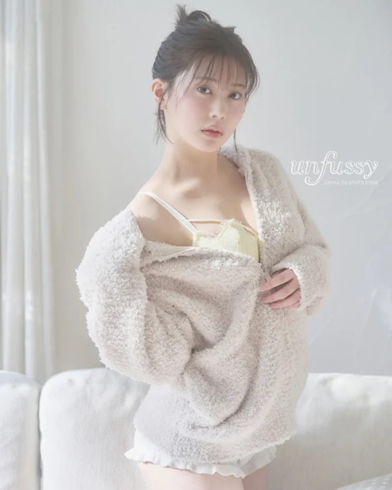 伊藤純奈 1st 写真集 unfussy