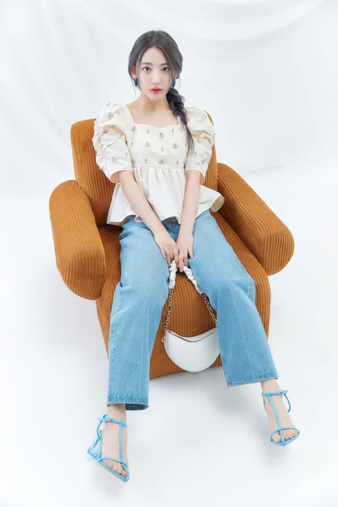 宮脇咲良が彩る初夏のワードローブリスト