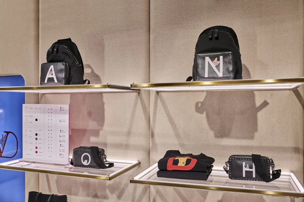 ヴァレンティノ ガラヴァーニ ‘ロックスタッズ ペット’