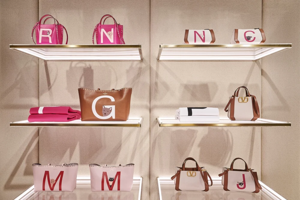 ヴァレンティノ ガラヴァーニ ‘ロックスタッズ ペット’