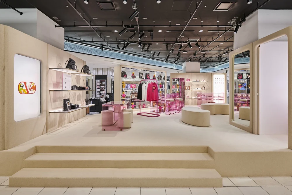 ヴァレンティノ ガラヴァーニ ‘ロックスタッズ ペット’