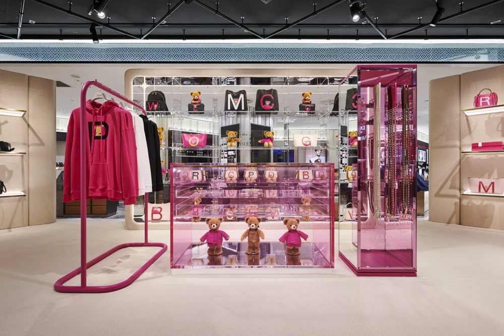 ヴァレンティノ ガラヴァーニ ‘ロックスタッズ ペット’