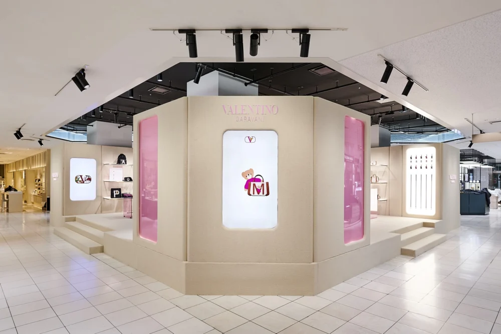 ヴァレンティノ ガラヴァーニ ‘ロックスタッズ ペット’