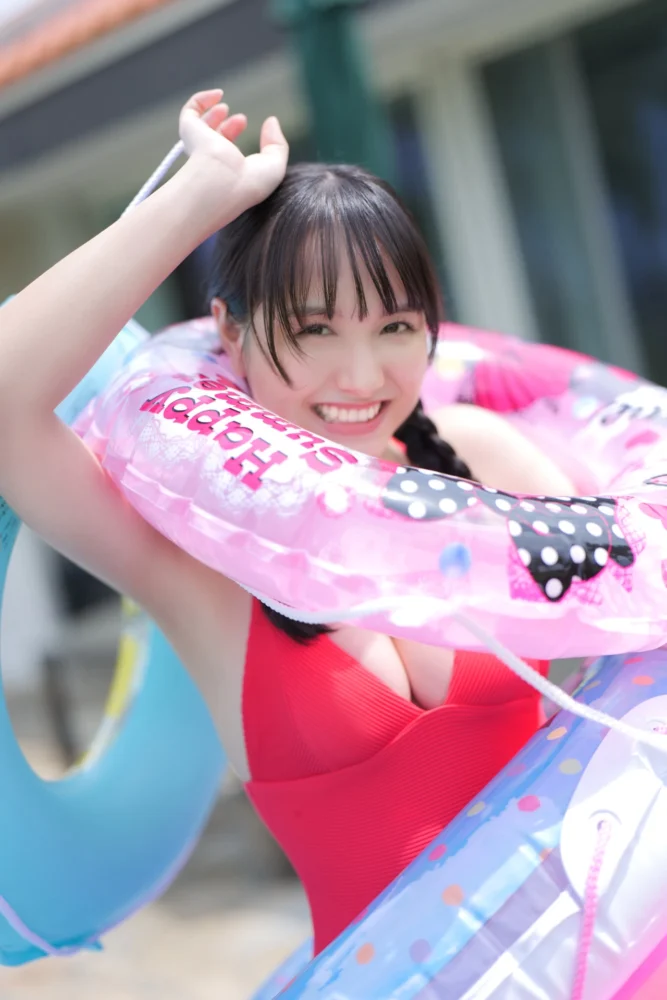 新谷真由ファースト写真集「まゆのとなり」