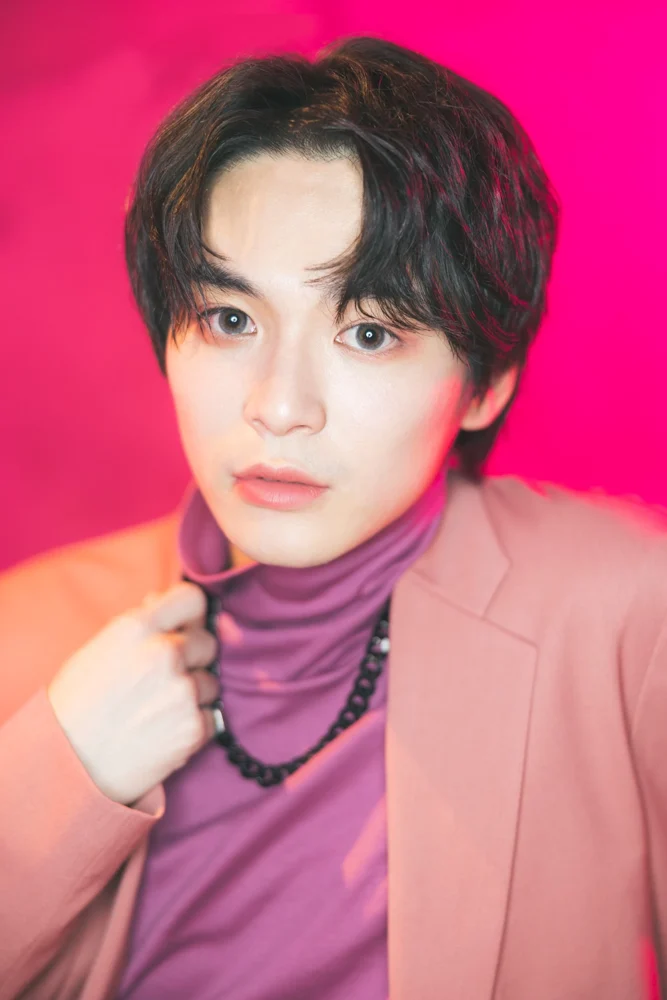 『金子隼也1st写真集BeMyself』『金子隼也カレンダー2023.04-2024.03』