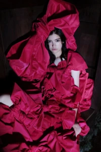 写真家・安珠の写真展「A girl philosophy -ある少女の哲学」で「謎の美少女」「あの子は誰!?」とエミリー杏が話題に!!!
