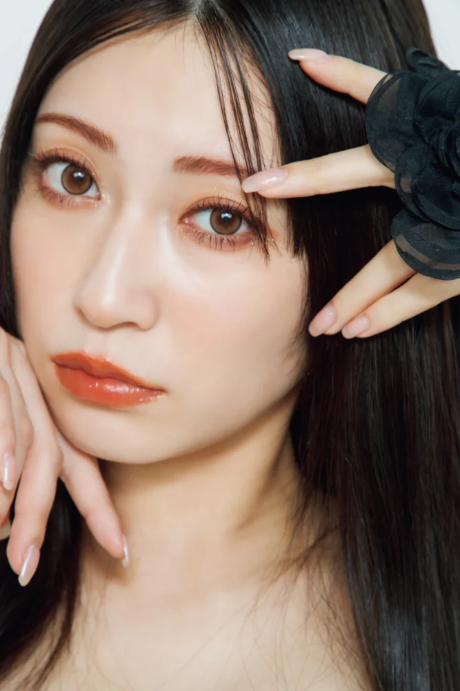 『吉田朱里ファースト写真集 #rouge』