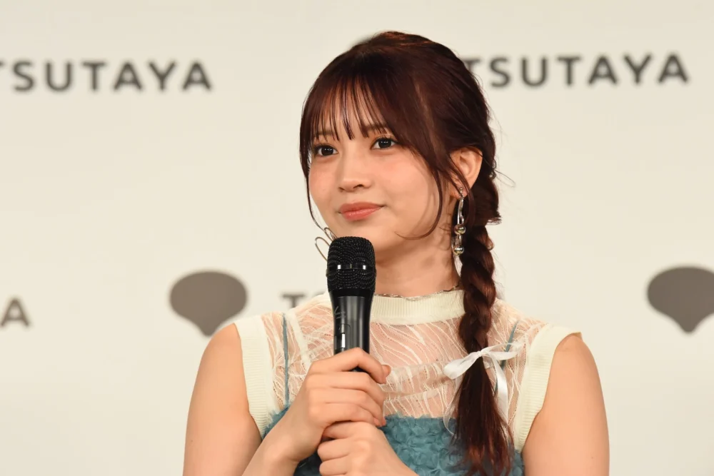 「黒嵜菜々子1st写真集 おとななこ。おさななこ。」写真集発売記念イベント