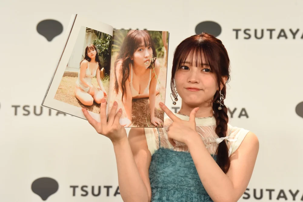 「黒嵜菜々子1st写真集 おとななこ。おさななこ。」写真集発売記念イベント