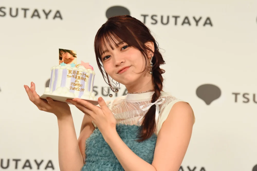 「黒嵜菜々子1st写真集 おとななこ。おさななこ。」写真集発売記念イベント