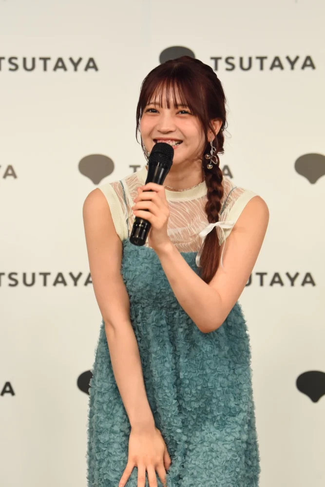 「黒嵜菜々子1st写真集 おとななこ。おさななこ。」写真集発売記念イベント