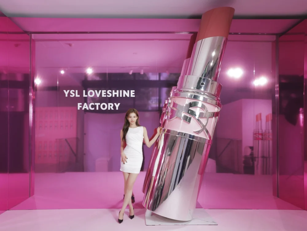 ポップアップイベント「YSL LOVESHINE FACTORY」 ©YSL BEAUTY