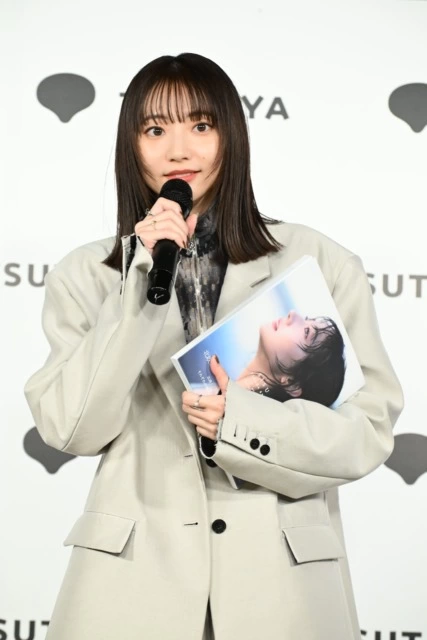 「武田玲奈10周年記念写真集 SISU」発売記念イベント