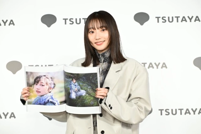 「武田玲奈10周年記念写真集 SISU」発売記念イベント