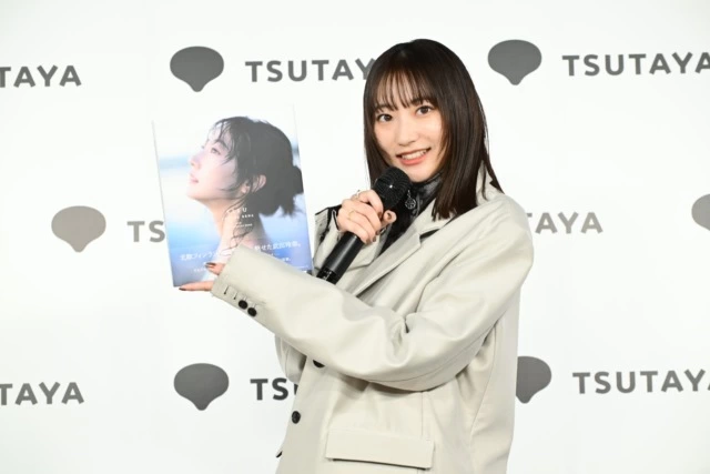 「武田玲奈10周年記念写真集 SISU」発売記念イベント