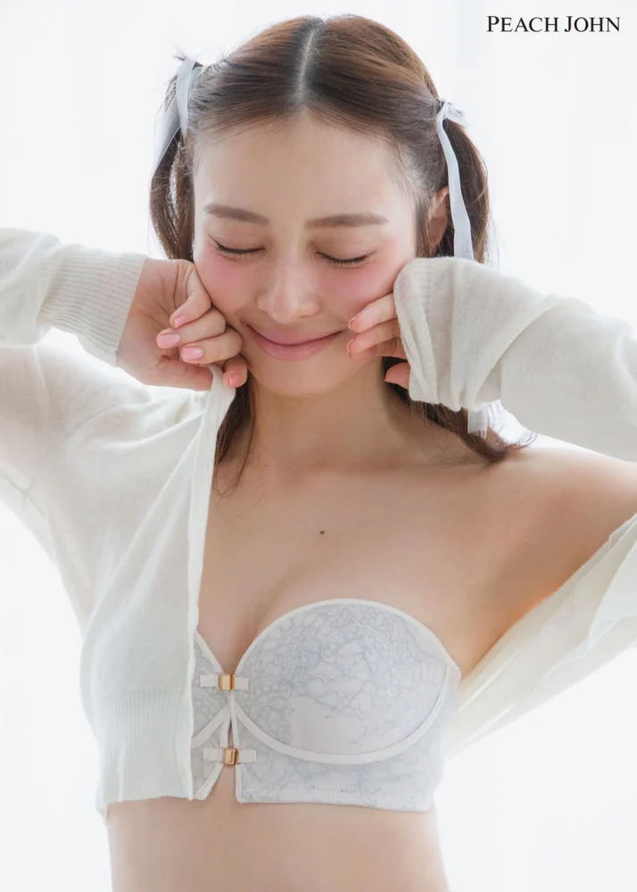 内田理央 meets PEACH JOHN ヘルシーな色気で魅せる夏ランジェリー