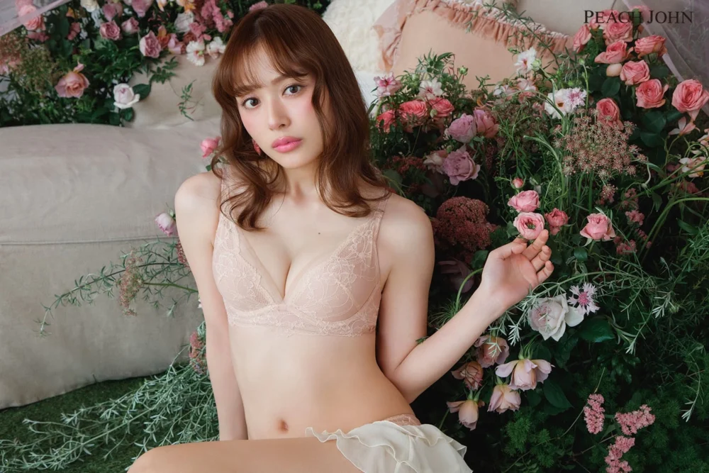 内田理央 meets PEACH JOHN ヘルシーな色気で魅せる夏ランジェリー