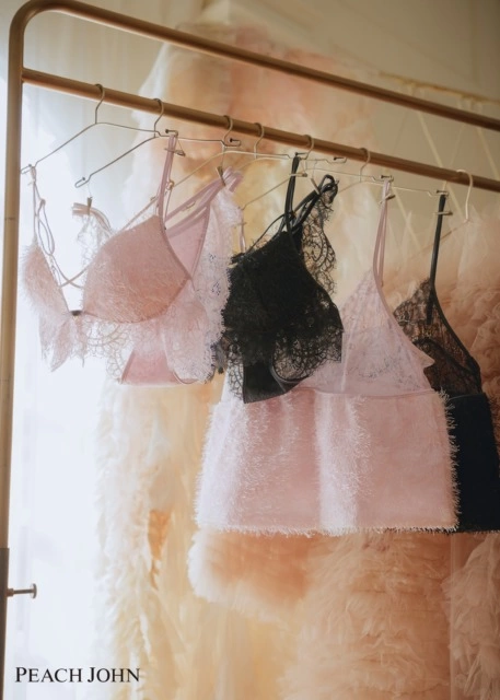 森香澄が魅せる♡PEACH JOHN 2025ホリデーコレクション