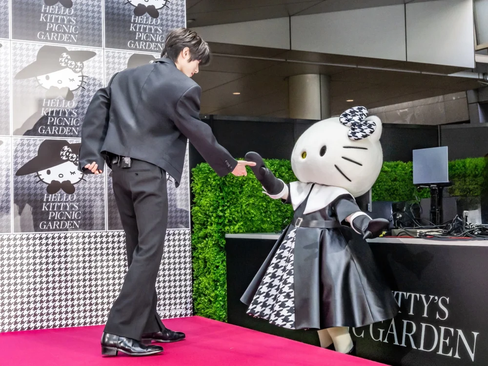 HELLO KITTY’S PICNIC GARDEN