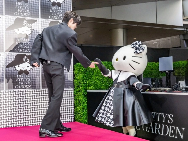 HELLO KITTY’S PICNIC GARDEN