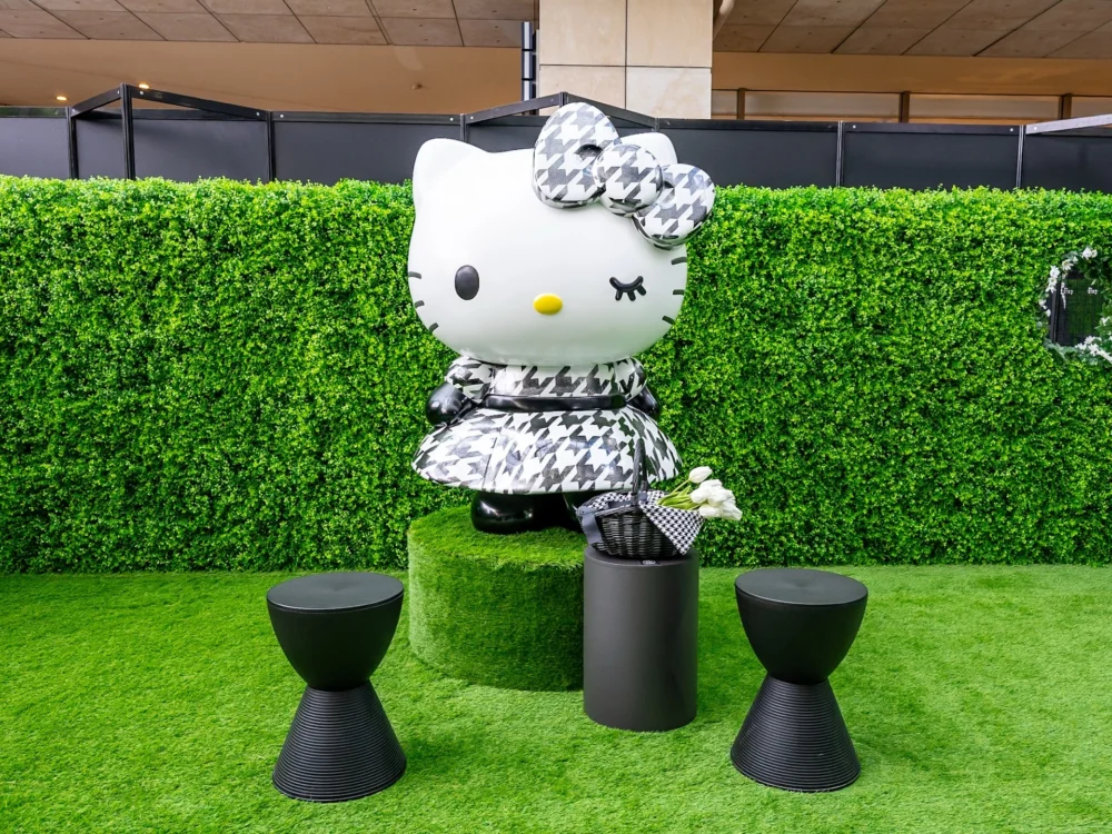 HELLO KITTY’S PICNIC GARDEN