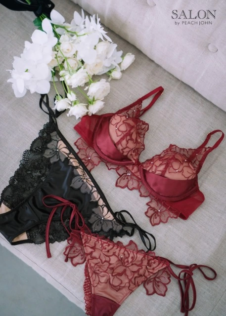 森香澄が魅せる♡PEACH JOHN 2025ホリデーコレクション