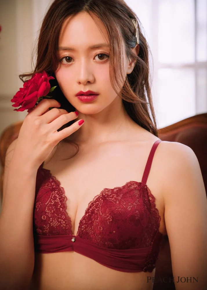 森香澄が魅せる♡PEACH JOHN 2025ホリデーコレクション