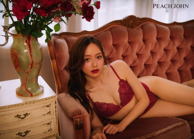 森香澄が魅せる♡PEACH JOHN 2025ホリデーコレクション