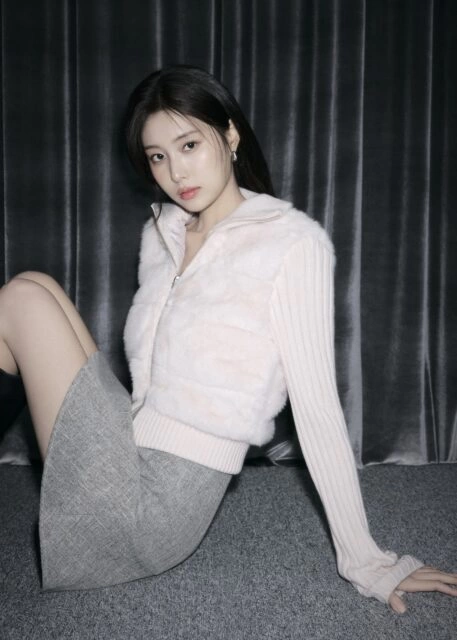 SNIDEL - 2025 WINTER COLLECTION THE HOLIDAY SPIRIT starring Kang Hye Won