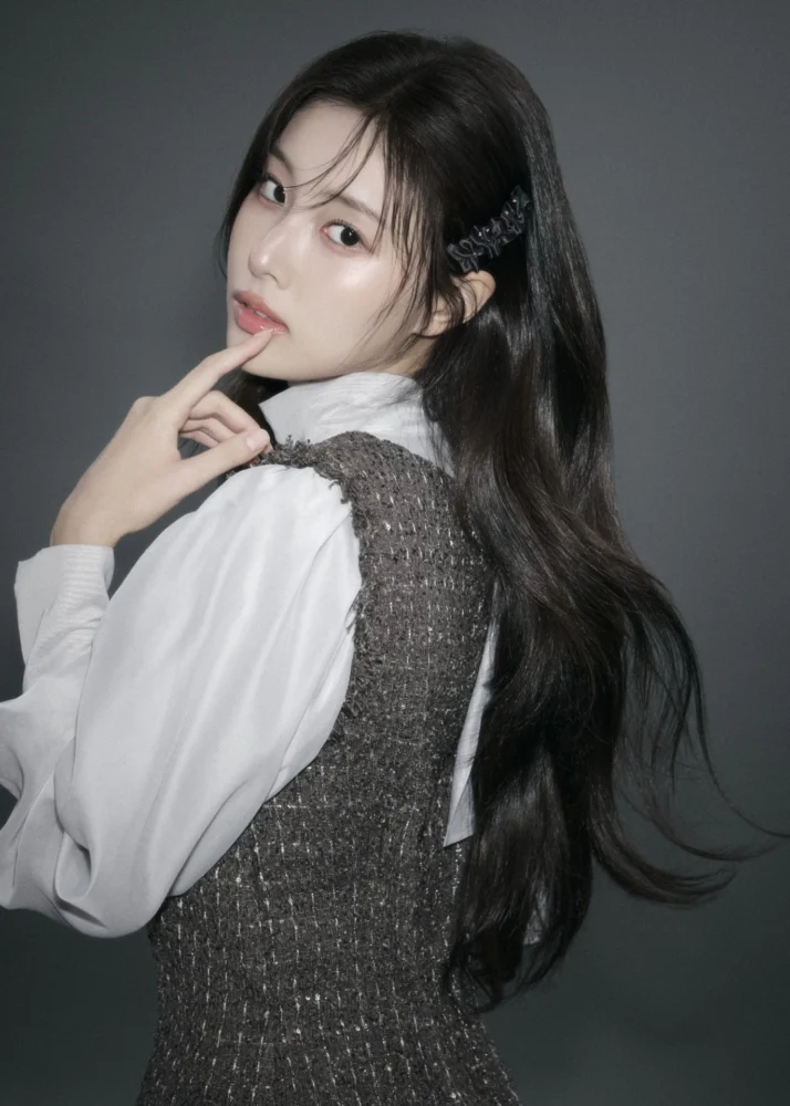 SNIDEL - 2025 WINTER COLLECTION THE HOLIDAY SPIRIT starring Kang Hye Won