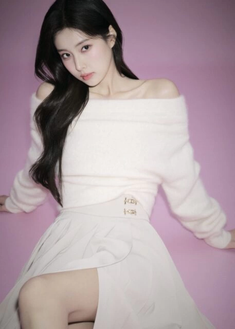 SNIDEL - 2025 WINTER COLLECTION THE HOLIDAY SPIRIT starring Kang Hye Won