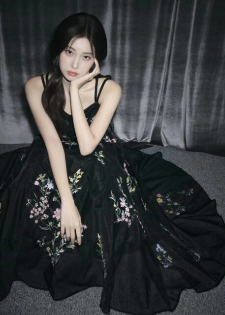 SNIDEL - 2025 WINTER COLLECTION THE HOLIDAY SPIRIT starring Kang Hye Won