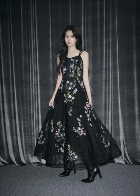 SNIDEL - 2025 WINTER COLLECTION THE HOLIDAY SPIRIT starring Kang Hye Won