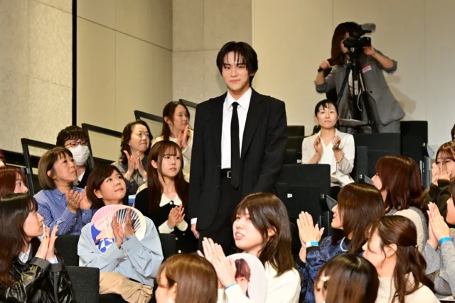 連続ドラマW-30『ストロボ・エッジ Season1』舞台挨拶付きプレミア上映会