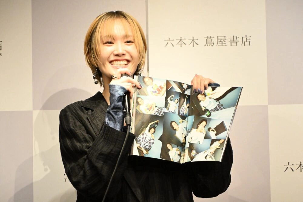 尾碕真花セカンド写真集「わー!!!」発売記念イベント