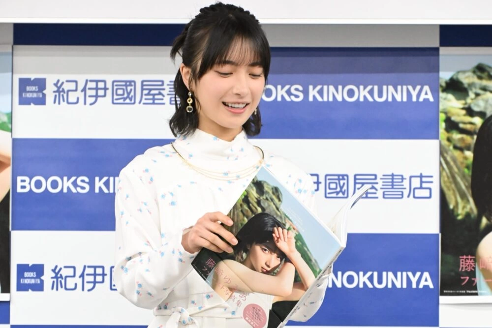 藤﨑ゆみあファースト写真集「FUJISAKI YUMIA」発売記念イベント