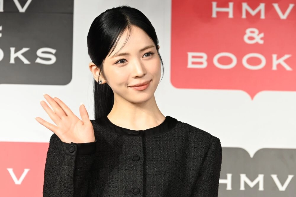 NiziU MAYA初の描き下ろし絵本『まっしろなちょうちょ』刊行記念取材レポート