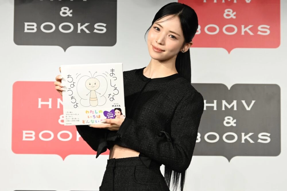 NiziU MAYA初の描き下ろし絵本『まっしろなちょうちょ』刊行記念取材レポート