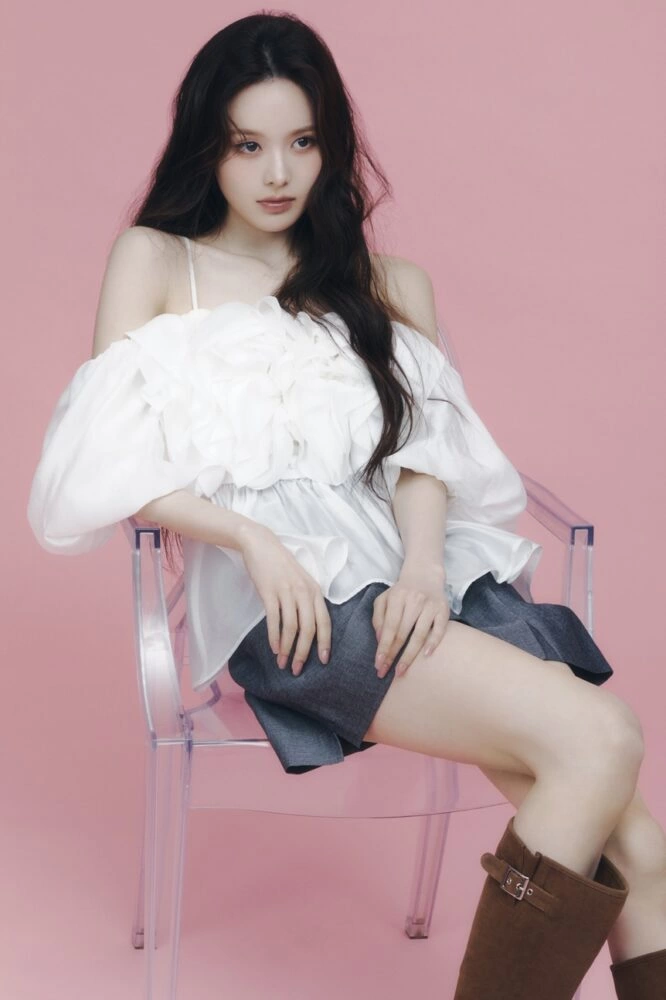 FRAY I.D Starring BANG JEE MIN / izna ISSUE2 Pink Threshold