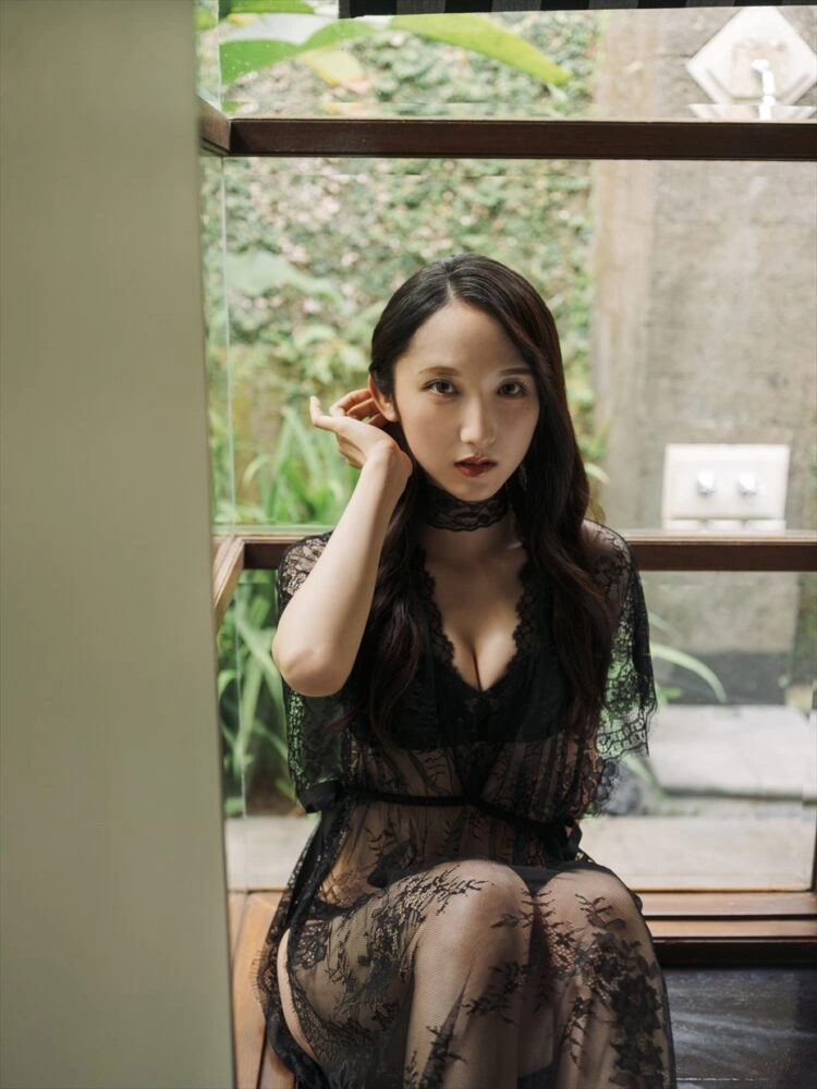 AKB48 長友彩海1st写真集 予定外の瞳