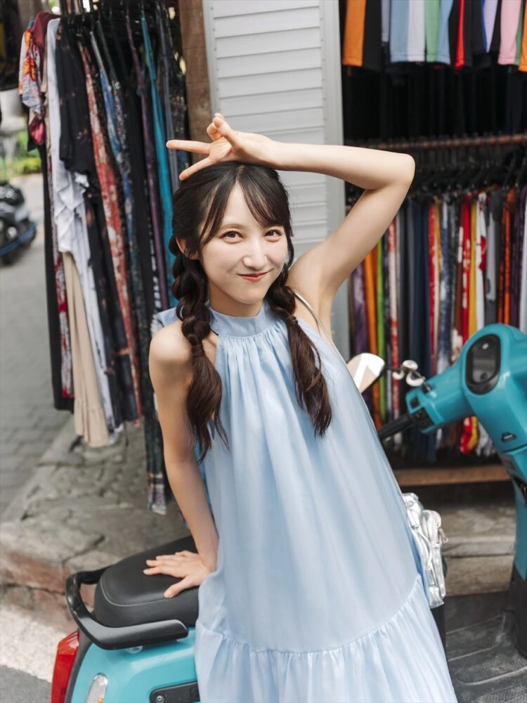 AKB48 長友彩海1st写真集 予定外の瞳