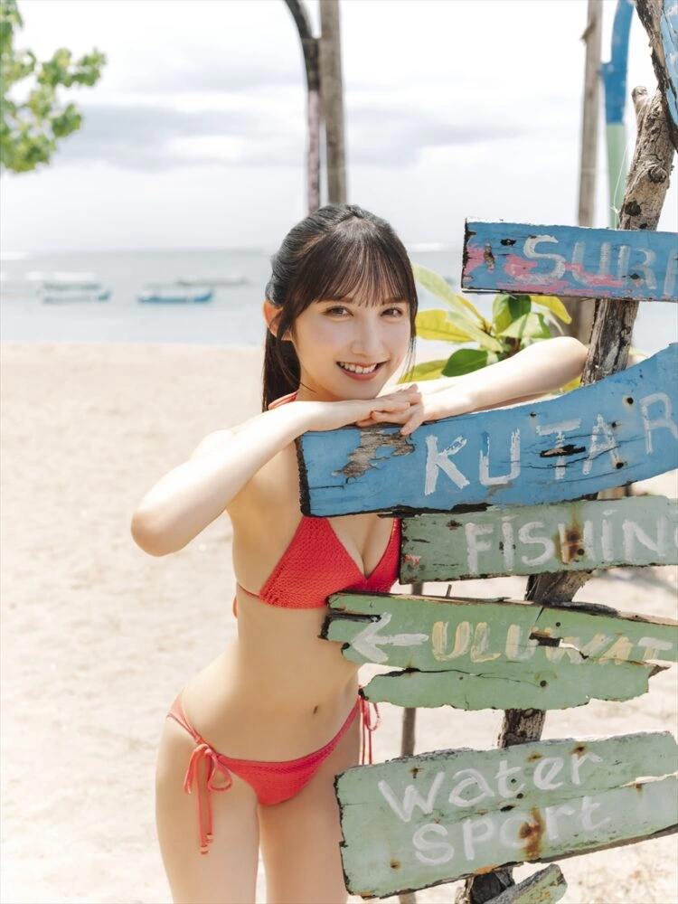 AKB48 長友彩海1st写真集 予定外の瞳