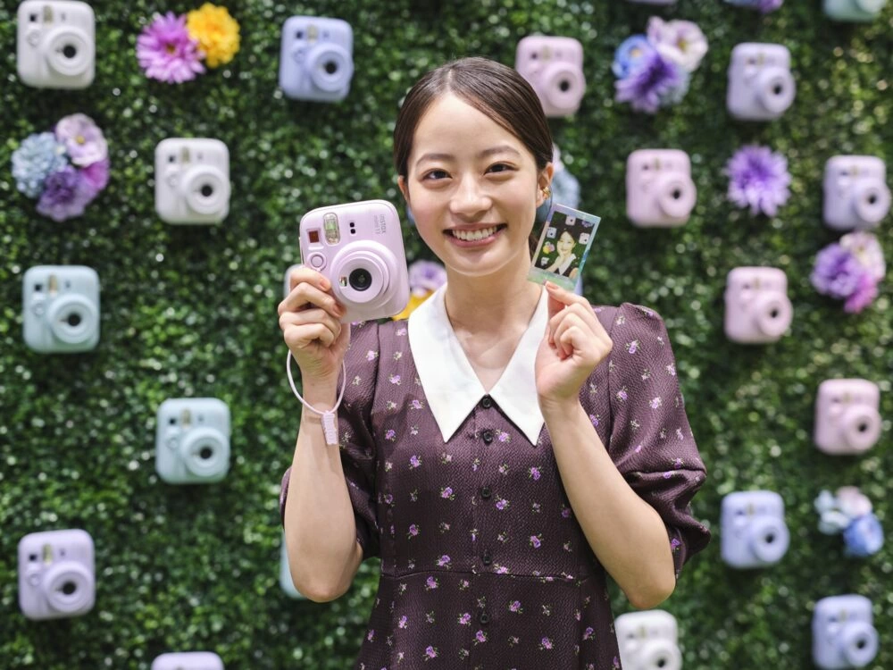 「instax mini 13」アンバサダー・池端杏慈