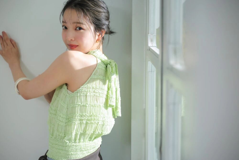 SHEER SUMMER GLOW starring MEI TANAKA