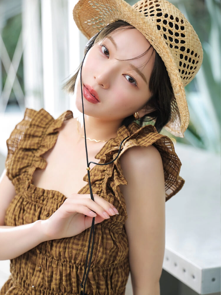 SHEER SUMMER GLOW starring MEI TANAKA