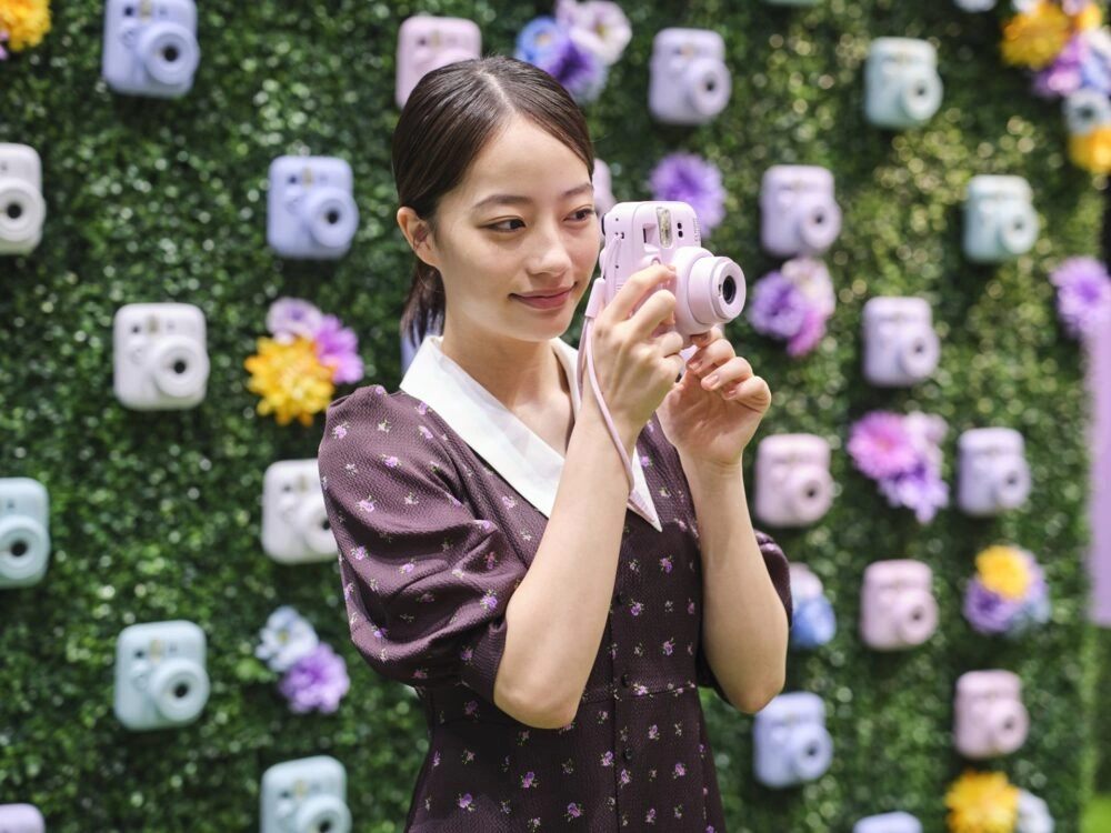「instax mini 13」アンバサダー・池端杏慈